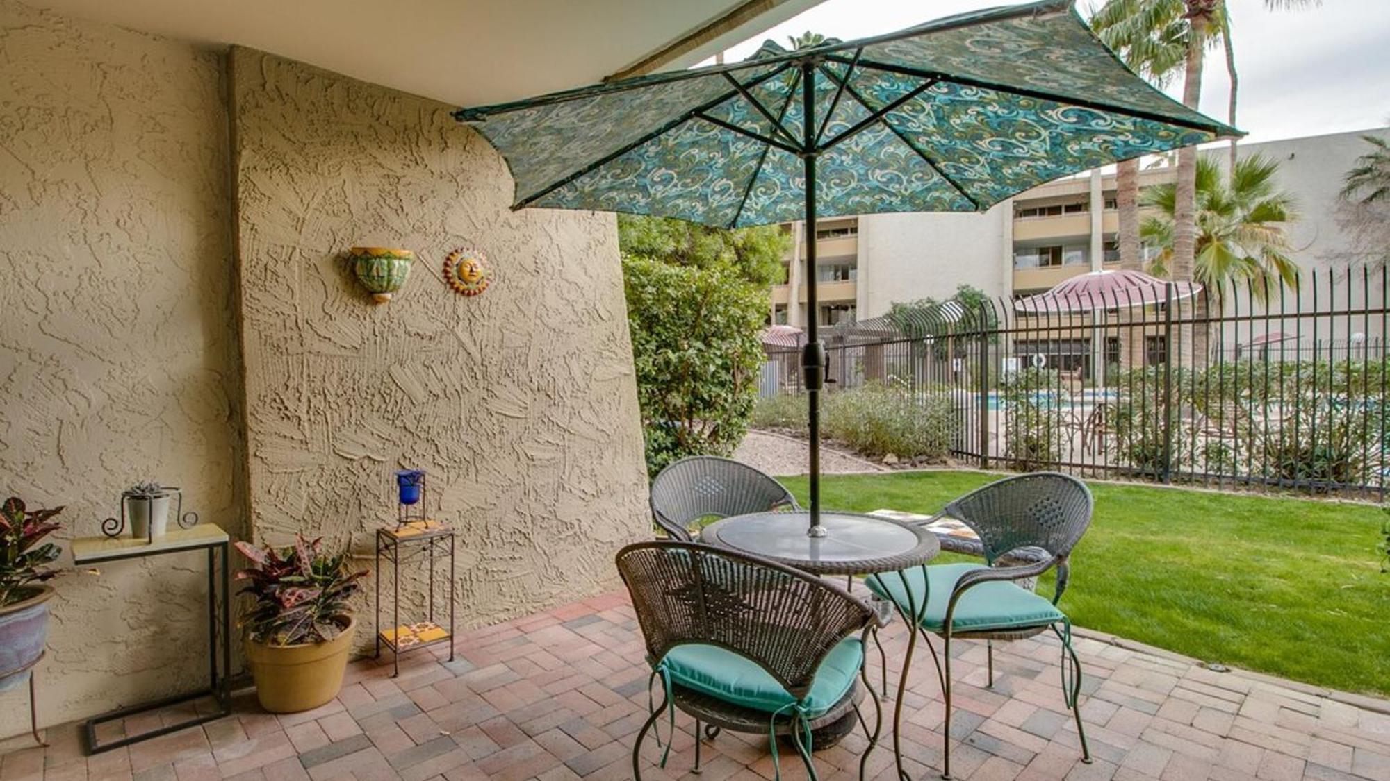 Charming 1-Bdrm Condo Steps To Old Town Scottsdale Exterior photo